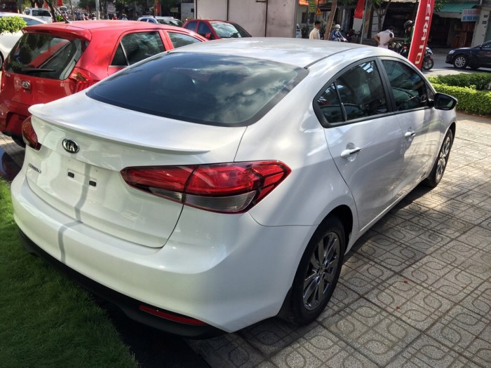 Bán xe KIA CERATO, Màu trắng, Số sàn, Vay 80%, LS tốt nhất