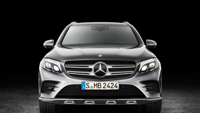 Khuyến mãi Mercedes GLC 250 300 AMG đủ màu có xe giao ngay