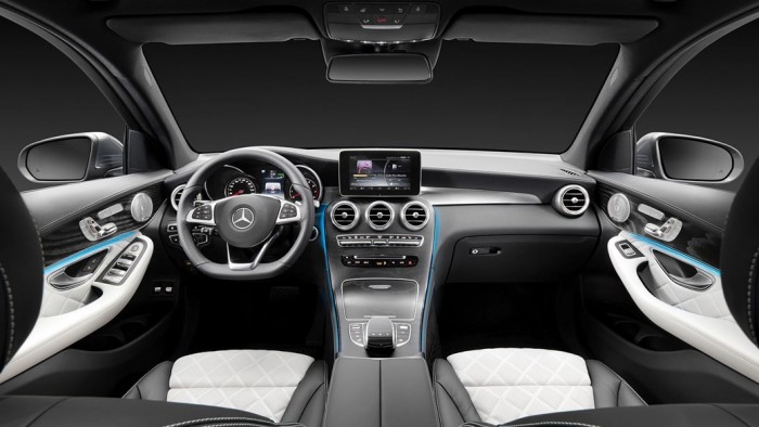 Khuyến mãi Mercedes GLC 250 300 AMG đủ màu có xe giao ngay