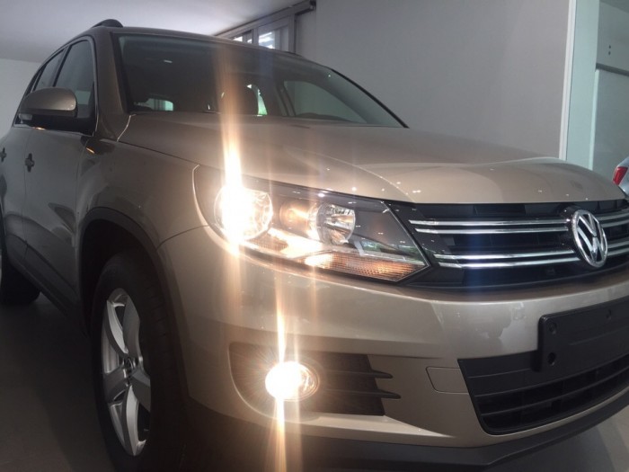 Bạn yêu thích xe gầm cao- SUV Tiguan 2.0 sự lựa chọn tốt nhất. Giá tốt, dịch vụ tốt,nhiều quà tặng