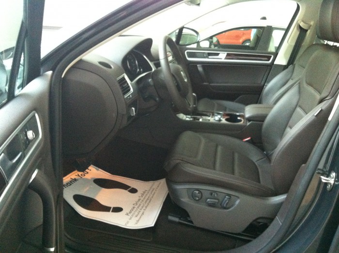 Audi Q7-VW Touareg. Cảm nhận để có sự lựa chọn. Gọi Linh để lái thử và đánh giá tốt nhất.