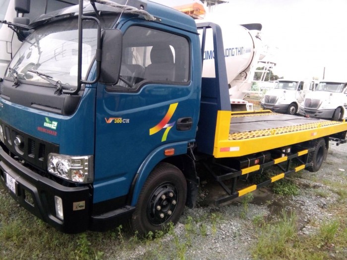 Xin giới thiệu xe cứu hộ veam 3t9 sử dụng trong công tác cứu hộ, cứu nạn nhờ trang bị tời kéo, càng nâng gầm xe.
