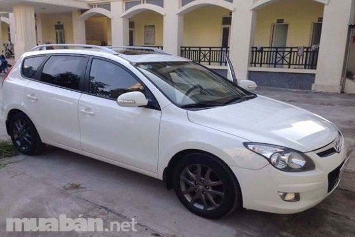 Cần bán xe Huyndai i 30CW màu trắng đời 2011 chính chủ