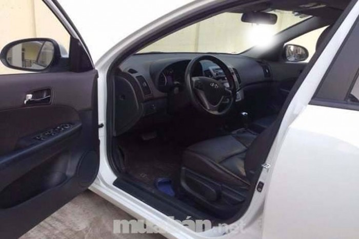 Cần bán xe Huyndai i 30CW màu trắng đời 2011 chính chủ