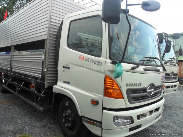 Bán xe tải Hino Nhật Bản FC9JLSW chở Heo 6 tấn, hỗ trợ cho vay 80% giá trị xe.