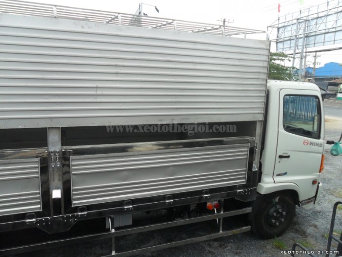 Hino FC9JLSW 6 tấn thùng chở Heo giá chỉ 780 triệu, giao xe Toàn Quốc