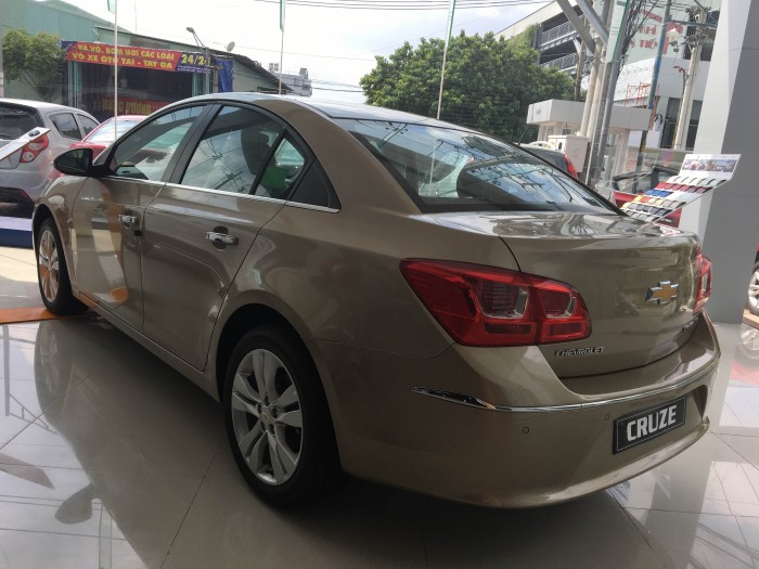 Giảm ngay 70 triệu cho khách hàng đặt cọc Chevrolet Cruze số tự động, đời 2016 trước 30-10-2016, hỗ trợ trả góp đến 90% giá trị xe