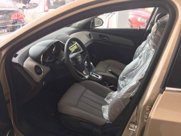 Giảm ngay 70 triệu cho khách hàng đặt cọc Chevrolet Cruze số tự động, đời 2016 trước 30-10-2016, hỗ trợ trả góp đến 90% giá trị xe