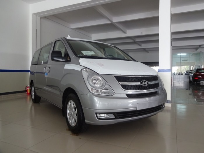 Bán gấp Hyundai Starex 2.5 MT 9 chỗ, màu bạc,máy xăng, giá tốt nhất, ưu đãi lớn cuối năm tại hyundai Trường Chinh