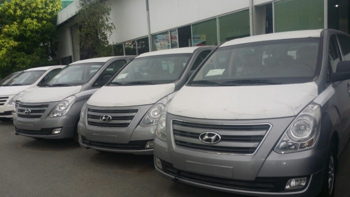 Bán gấp Hyundai Starex 2.5 MT 9 chỗ, màu bạc,máy xăng, giá tốt nhất, ưu đãi lớn cuối năm tại hyundai Trường Chinh