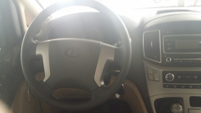 Bán gấp Hyundai Starex 2.5 MT 9 chỗ, màu bạc,máy xăng, giá tốt nhất, ưu đãi lớn cuối năm tại hyundai Trường Chinh