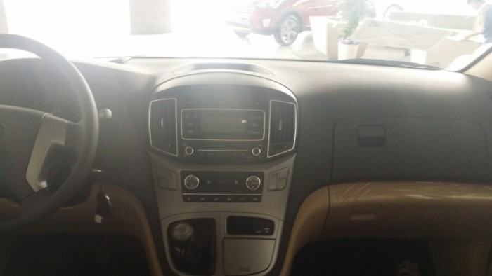 Bán gấp Hyundai Starex 2.5 MT 9 chỗ, màu bạc,máy xăng, giá tốt nhất, ưu đãi lớn cuối năm tại hyundai Trường Chinh