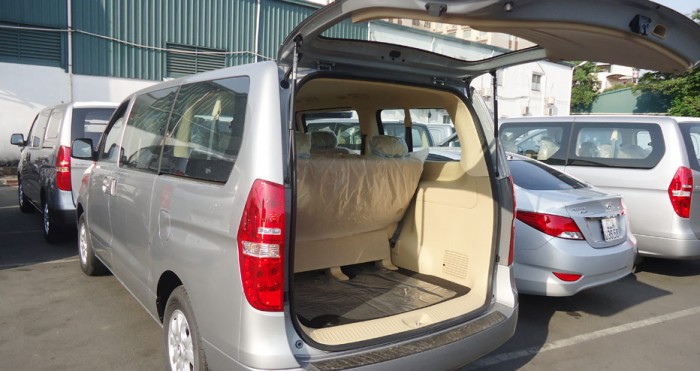 Bán gấp Hyundai Starex 2.5 MT 9 chỗ, màu bạc,máy xăng, giá tốt nhất, ưu đãi lớn cuối năm tại hyundai Trường Chinh
