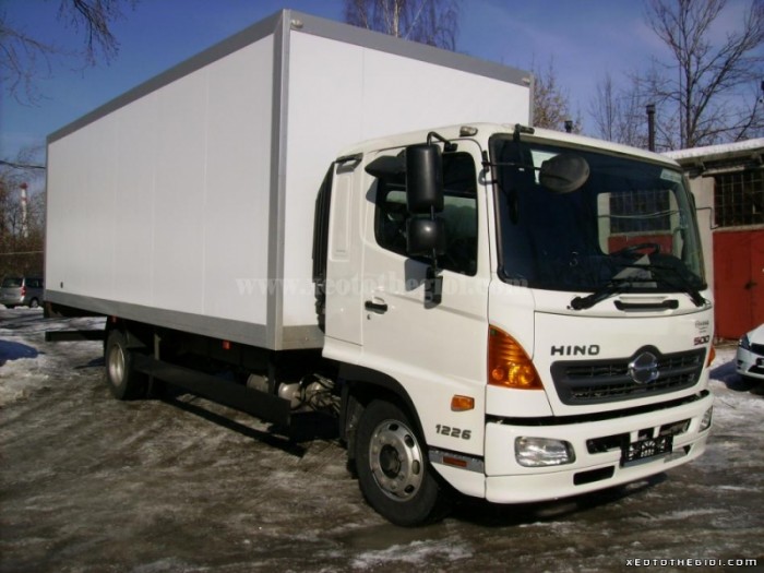 Bán xe tải Hino FG8JPSB 9 tấn thùng kín bảo ôn giá 1 tỷ 120 triệu