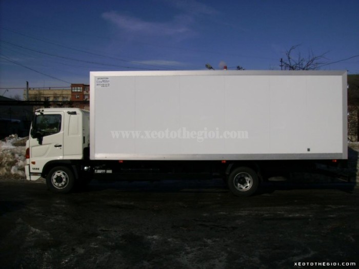 Bán xe tải Hino FG8JPSB 9 tấn thùng kín bảo ôn giá 1 tỷ 120 triệu
