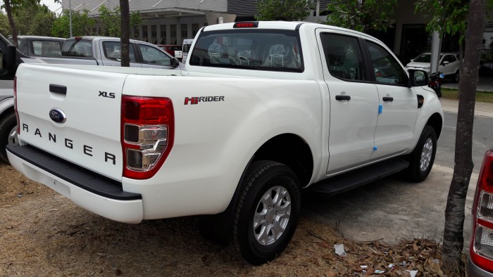 Ford ranger XLS MT 4x2 2016 giá tốt nhất Miền Nam vay lãi suất thấp