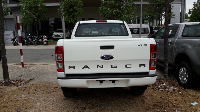 Xe Ford Ranger XLS 4x2 AT. Đủ màu giao ngay. Hỗ trợ trả góp ngân hàng