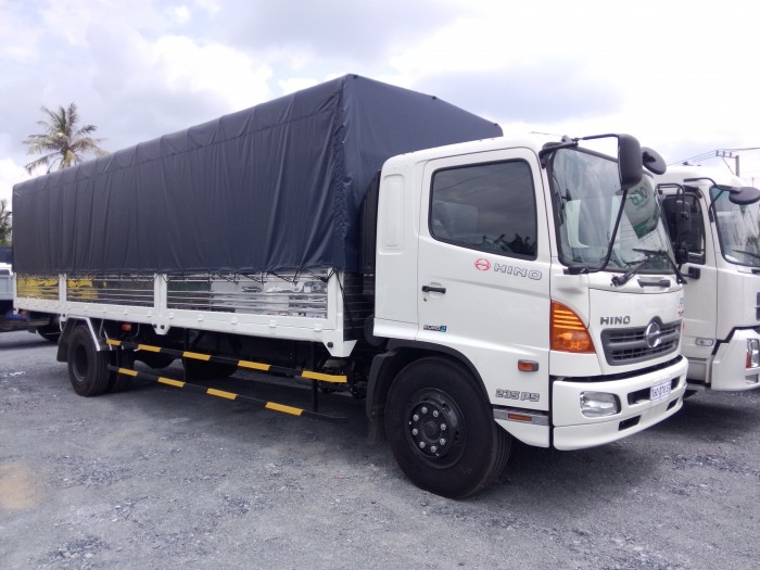 Xe tải Hino thùng phủ bạt 9.4 tấn thùng dài 8.8m FG8JPSL mới