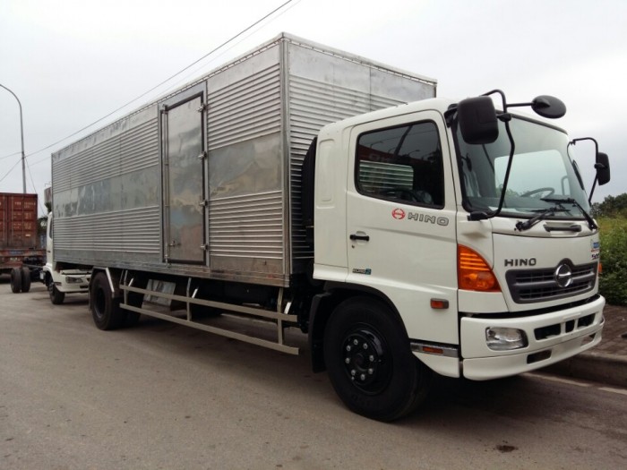 Xe tải Hino 15 tấn FG8JPSL thùng kín dài 8m7 giá rẻ 1 tỷ 160 triệu 0