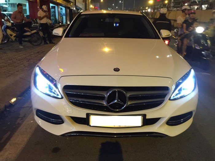 Bán C200 2015, màu trắng, chính chủ mới lăn bánh 12000km