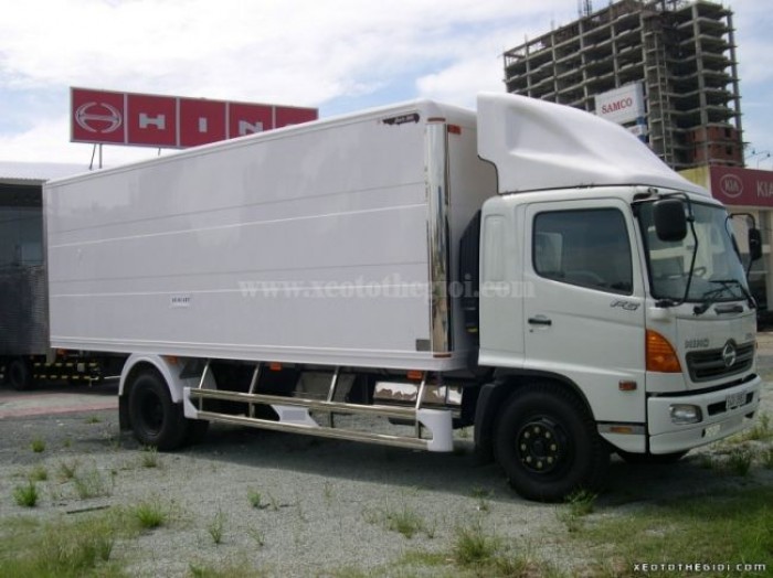 Bán xe tải Hino FG8JPSL 9 tấn thùng kín bảo ôn giá 1 tỷ 160 triệu, mới 100%