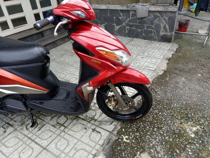 Xe Yamaha Luvias 125 màu đỏ đen 2k11