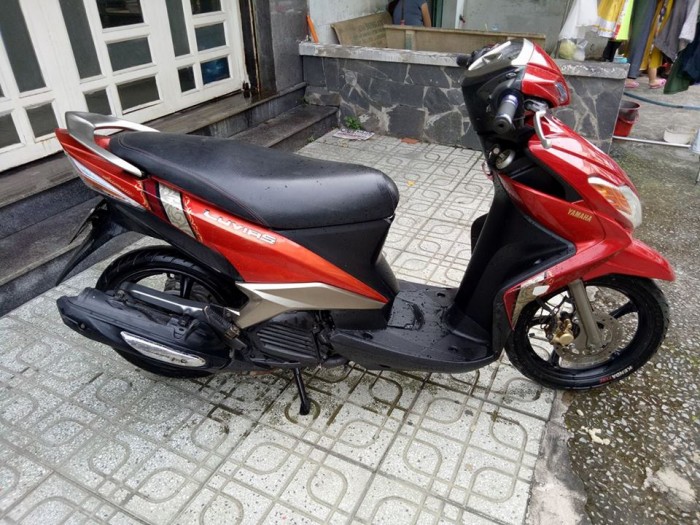 Xe Yamaha Luvias 125 màu đỏ đen 2k11