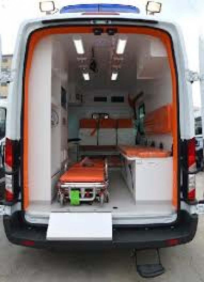 Transit cứu thương nhập khẩu, trang bị đầy đủ máy móc, nhập từ Thổ Nhĩ Kì