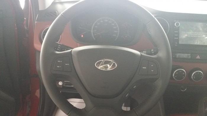 Bán xe Hyundai Grand i10 1.2AT đỏ, giá bao tốt, có xe giao ngay