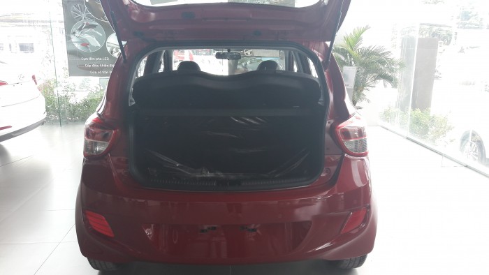 Bán xe Hyundai Grand i10 1.2AT đỏ, giá bao tốt, có xe giao ngay