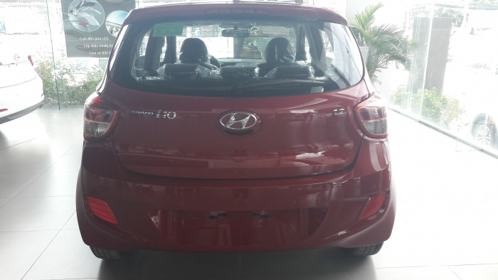 Bán xe Hyundai Grand i10 1.2AT đỏ, giá bao tốt, có xe giao ngay