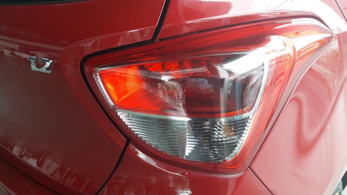 Bán xe Hyundai Grand i10 1.2AT đỏ, giá bao tốt, có xe giao ngay