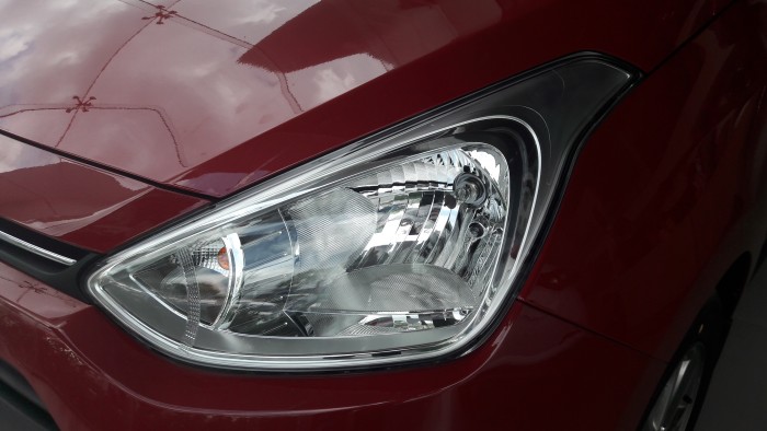 Bán xe Hyundai Grand i10 1.2AT đỏ, giá bao tốt, có xe giao ngay