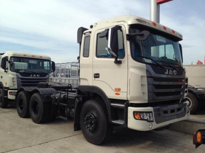 Đầu Kéo JAC Máy 340HP 2 Cầu