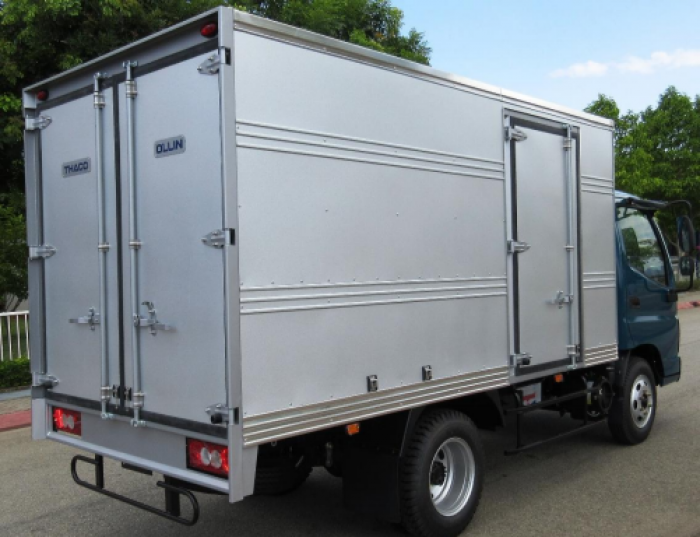 Xe tải OLLIN345 2,4 tấn đi được trong thành phố