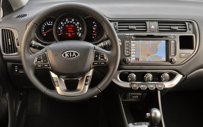 Đồng nai bán Kia Rio Hatchback nhập khẩu chính hãng, đủ màu, sẵn xe, hỗ trợ trả góp lãi suất thấp nhất.