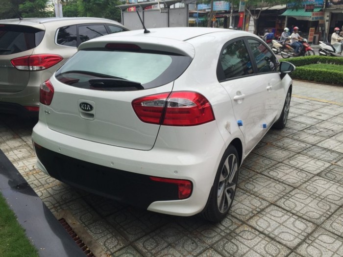 Đồng nai bán Kia Rio Hatchback nhập khẩu chính hãng, đủ màu, sẵn xe, hỗ trợ trả góp lãi suất thấp nhất.