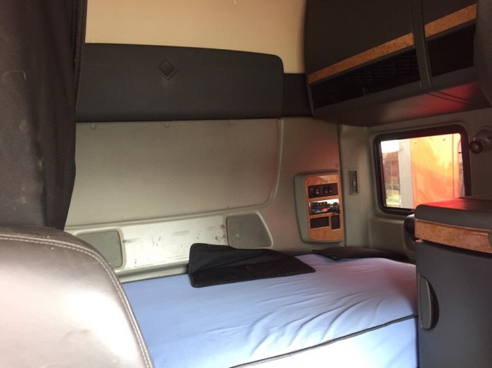 Bán xe đầu kéo International Maxxfocre 13 loại 1 giường nằm, Giá 680tr/xe gồm VAT
