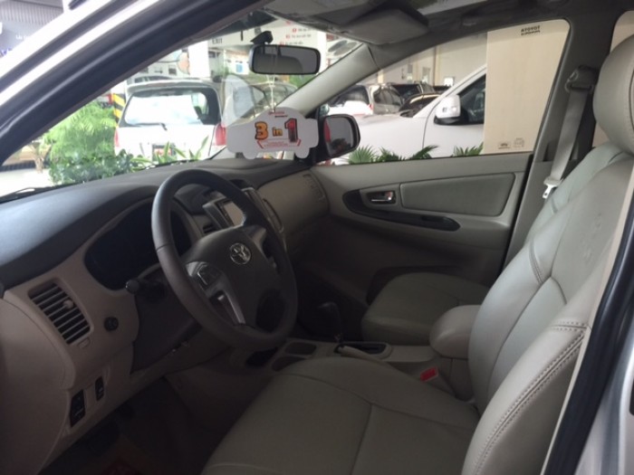 Bán Xe Toyota Innova G Màu Bạc, 2015