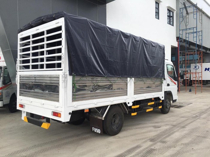Xe fuso 1t9 màu trắng