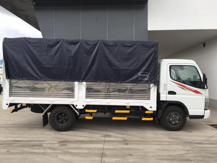 Xe fuso 1t9 màu trắng