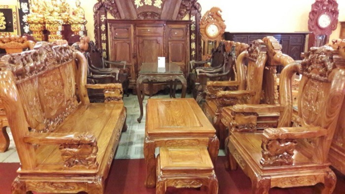 https://nhadepgiarebefico.blogspot.com/ Bộ bàn ghế gỗ hương chạm bát mã 6 món tay 12