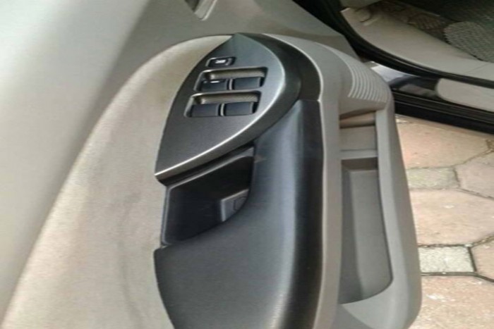 Cần bán xe Mitsubishi Grandis 2008 màu đen 2.4