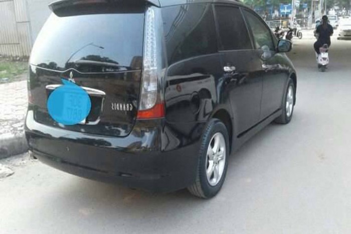 Cần bán xe Mitsubishi Grandis 2008 màu đen 2.4