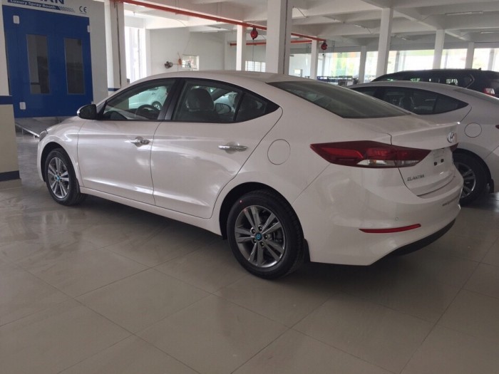 Xe Hyundai Elentra mới 100%