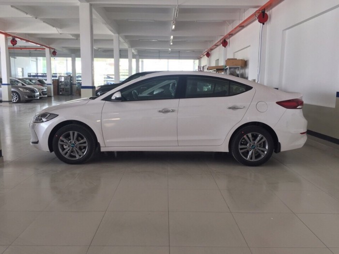 Xe Hyundai Elentra mới 100%
