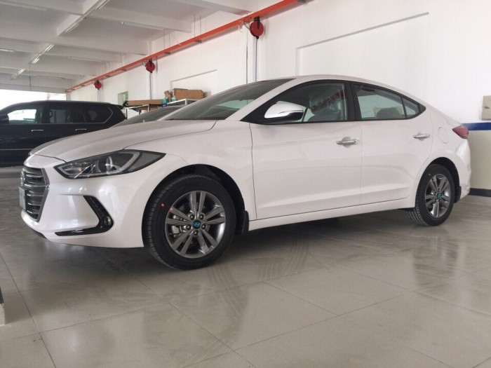 Xe Hyundai Elentra mới 100%