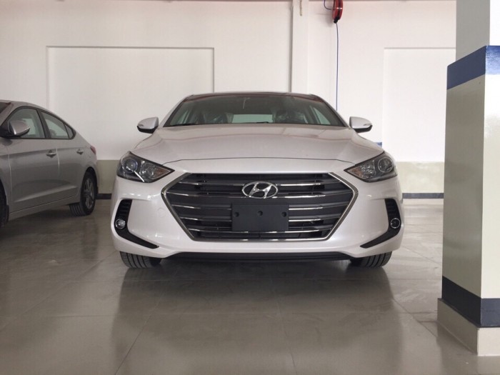 Xe Hyundai Elentra mới 100%