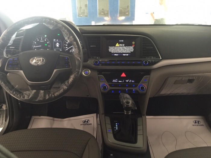 Xe Hyundai Elentra mới 100%
