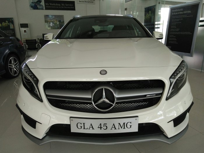 Bán Mercedes GLA45 4Matic AMG 2016 màu trắng nội thất đỏ đen